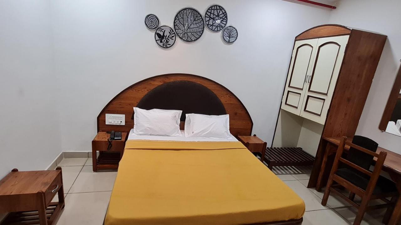 Hotel Tirth Ankleshwar Exteriér fotografie
