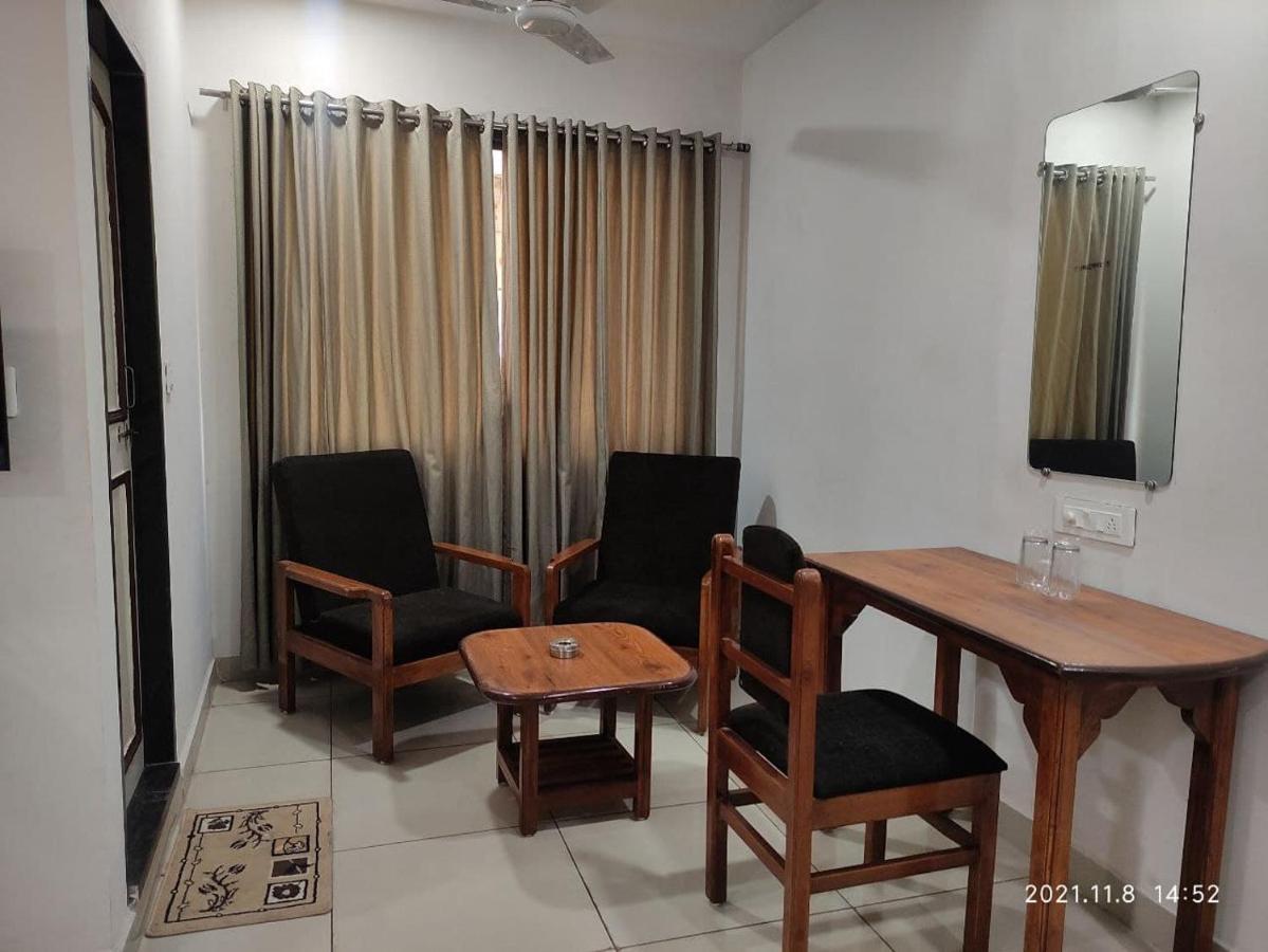 Hotel Tirth Ankleshwar Exteriér fotografie
